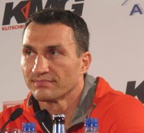 Букмекеры начали принимать ставки на будущее Кличко